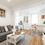 Mari 71 - Unique Apt Near Sea